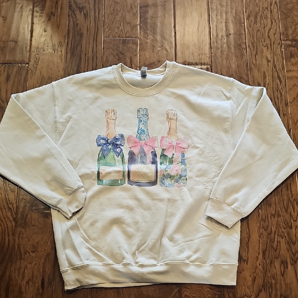 Gilden Wine Bottle Sweatshirt Size Large